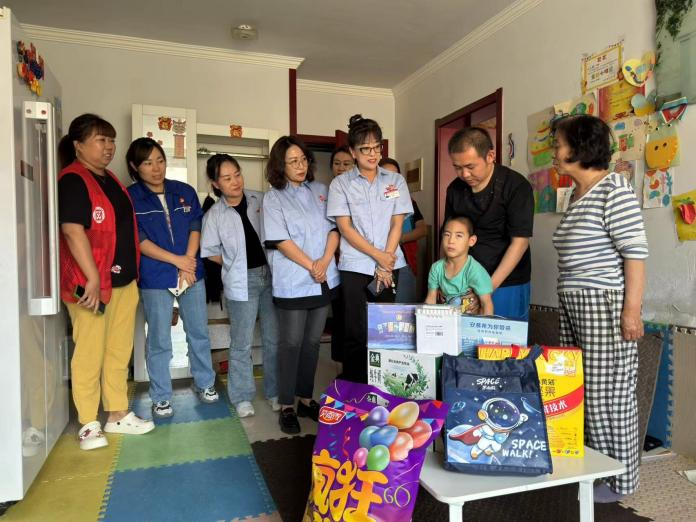 (92)橋靠分公司六一節(jié)前慰問(wèn)包聯(lián)社區(qū)困難家庭兒童-6659202a97077c511ea2faac.png (92)橋靠分公司六一節(jié)前慰問(wèn)包聯(lián)社區(qū)困難家庭兒童-6659202a97077c511ea2faac.png